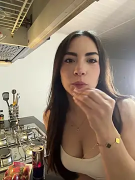 Melody 04 online show from 12/14/25, 01:11