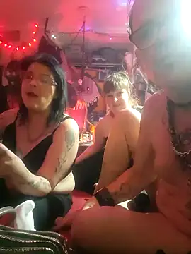 Snapshot of Neveah6 chatting on 12/21/24, 09:23 Neveah6 online show from 12/21/24, 09:23