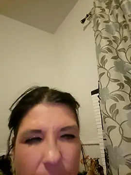 Snapshot of Neveah6 chatting on 12/25/24, 07:03 Neveah6 online show from 12/25/24, 07:03