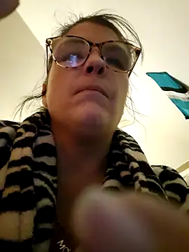 Snapshot of Neveah6 chatting on 12/26/24, 11:21 Neveah6 online show from 12/26/24, 11:21