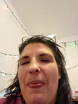 Snapshot of Neveah6 chatting on 12/29/24, 08:00 Neveah6 online show from 12/29/24, 08:00