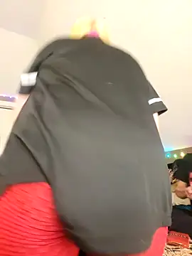 Snapshot of Neveah6 chatting on 01/04/25, 01:21 Neveah6 online show from 01/04/25, 01:21