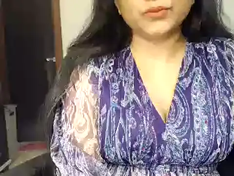 Snapshot of Hritvika chatting on 03/03/25, 02:15 Hritvika online show from 03/03/25, 02:15