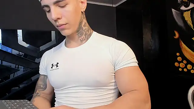 Flynn Riider online show from 11/11/25, 05:13