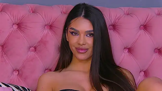 Snapshot of Nicole_Diva chatting on 02/05/25, 01:00 Nicole Diva online show from 02/05/25, 01:00