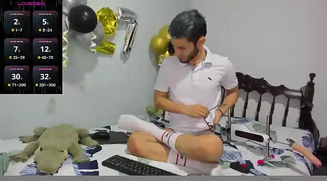 Snapshot of alexdesire chatting on 12/16/24, 03:11 alexdesire online show from 12/16/24, 03:11