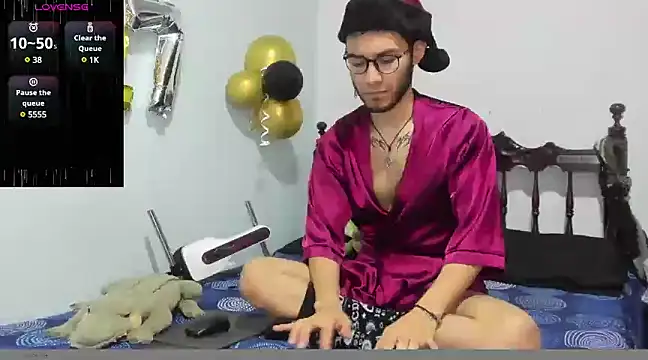 Snapshot of alexdesire chatting on 12/17/24, 12:54 alexdesire online show from 12/17/24, 12:54