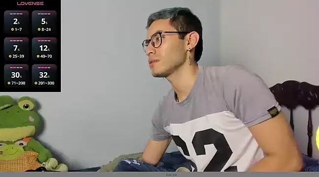 Snapshot of alexdesire chatting on 12/21/24, 01:36 alexdesire online show from 12/21/24, 01:36