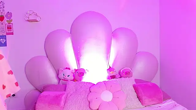 Snapshot of zoewillian chatting on 09/21/25, 06:26 zoewillian online show from 09/21/25, 06:26