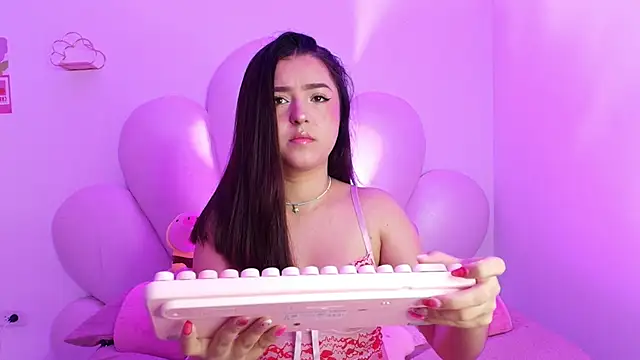 Snapshot of zoewillian chatting on 10/04/25, 02:42 zoewillian online show from 10/04/25, 02:42