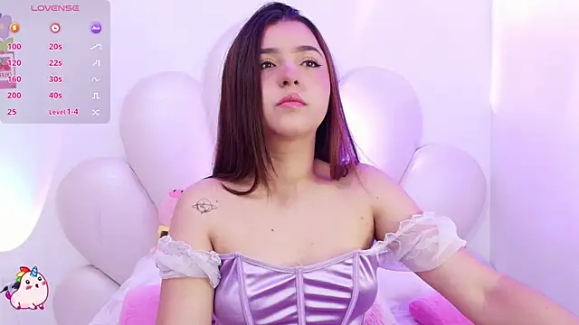 Snapshot of zoewillian chatting on 11/14/25, 02:10 zoewillian online show from 11/14/25, 02:10