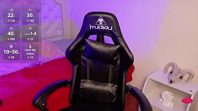 Aurora Hotson online show from 11/23/25, 11:15