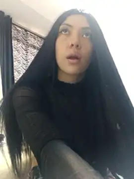 Aurora Hotson online show from 12/04/25, 09:01