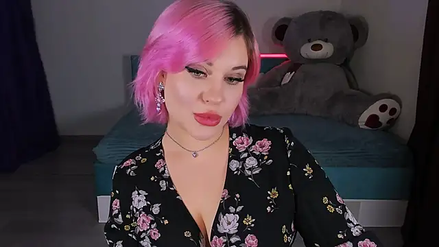 Snapshot of evaharve chatting on 12/11/24, 12:44 evaharve online show from 12/11/24, 12:44