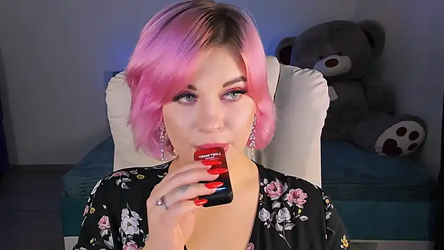 Snapshot of evaharve chatting on 12/11/24, 11:54 evaharve online show from 12/11/24, 11:54