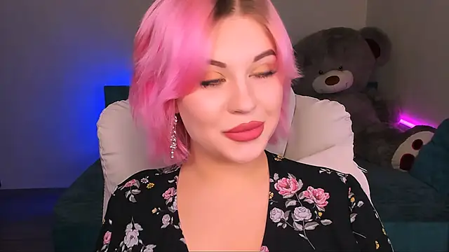 Snapshot of evaharve chatting on 12/14/24, 10:50 evaharve online show from 12/14/24, 10:50