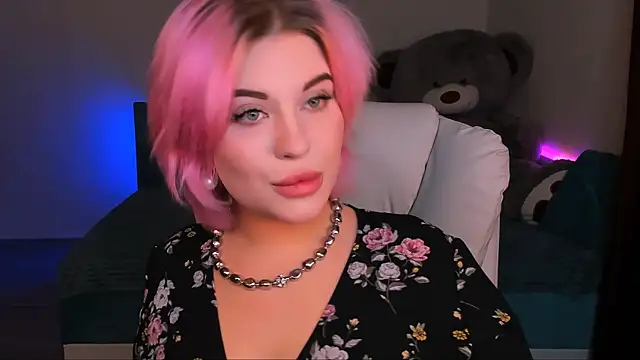 Snapshot of evaharve chatting on 12/16/24, 09:52 evaharve online show from 12/16/24, 09:52