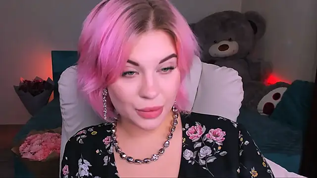 Snapshot of evaharve chatting on 12/17/24, 12:56 evaharve online show from 12/17/24, 12:56