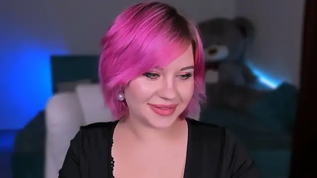 Snapshot of evaharve chatting on 12/22/24, 10:47 evaharve online show from 12/22/24, 10:47