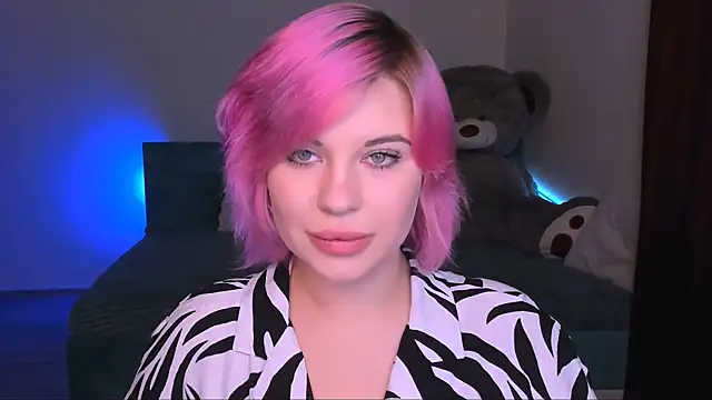 Snapshot of evaharve chatting on 12/23/24, 10:55 evaharve online show from 12/23/24, 10:55