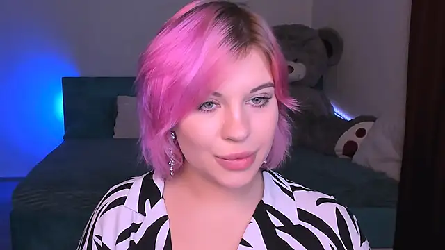 Snapshot of evaharve chatting on 12/24/24, 01:59 evaharve online show from 12/24/24, 01:59