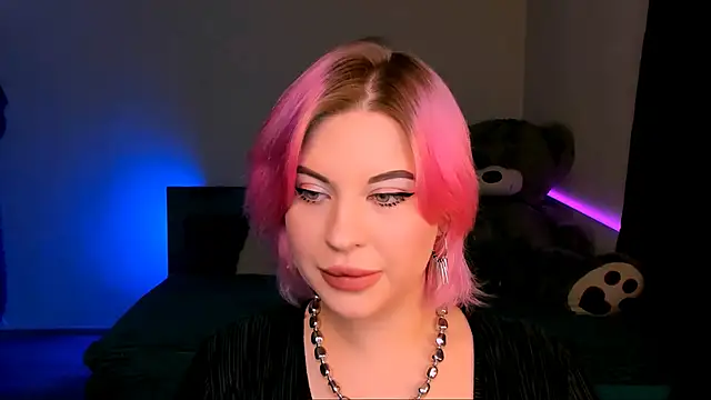 Snapshot of evaharve chatting on 01/12/25, 10:43 evaharve online show from 01/12/25, 10:43