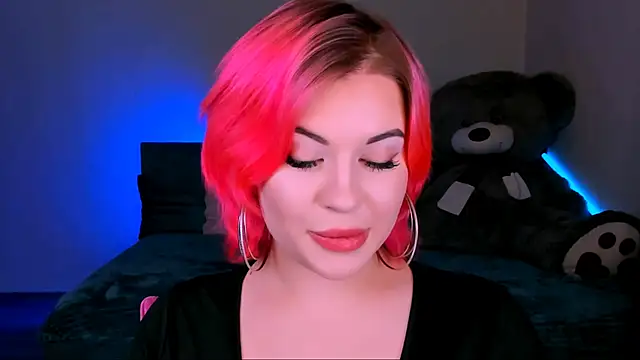 Snapshot of evaharve chatting on 02/05/25, 10:44 evaharve online show from 02/05/25, 10:44