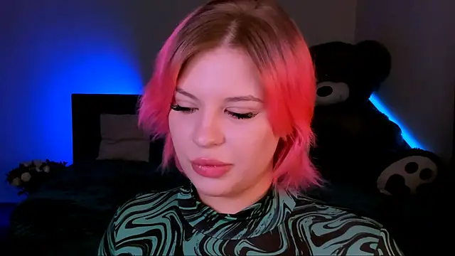 Snapshot of evaharve chatting on 02/15/25, 11:14 evaharve online show from 02/15/25, 11:14