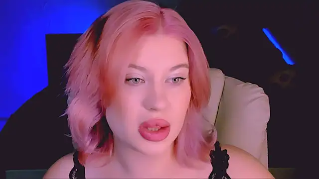 Snapshot of evaharve chatting on 09/17/25, 04:47 evaharve online show from 09/17/25, 04:47