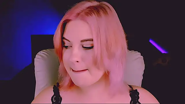 Snapshot of evaharve chatting on 09/19/25, 04:25 evaharve online show from 09/19/25, 04:25