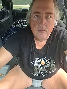 Snapshot of Bus310A chatting on 09/23/25, 03:26 Bus310A online show from 09/23/25, 03:26