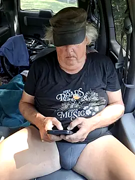 Snapshot of Bus310A chatting on 10/07/25, 04:15 Bus310A online show from 10/07/25, 04:15