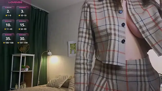 Snapshot of ElvaHilby chatting on 02/16/25, 03:27 ElvaHilby online show from 02/16/25, 03:27