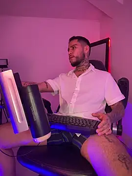 Snapshot of Junihn0 chatting on 12/16/25, 08:19 Junihn0 online show from 12/16/25, 08:19