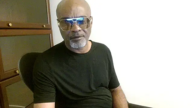 sinnernoir online show from 04/18/26, 01:42