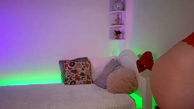 April wow online show from 01/08/26, 10:06