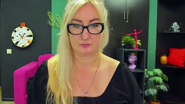 ChristyBrooks online show from 02/12/25, 04:11