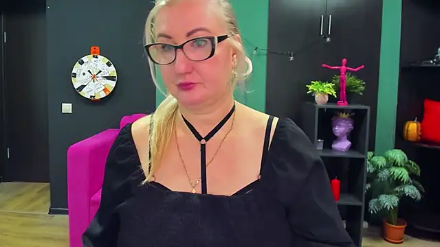 ChristyBrooks online show from 02/28/25, 01:14