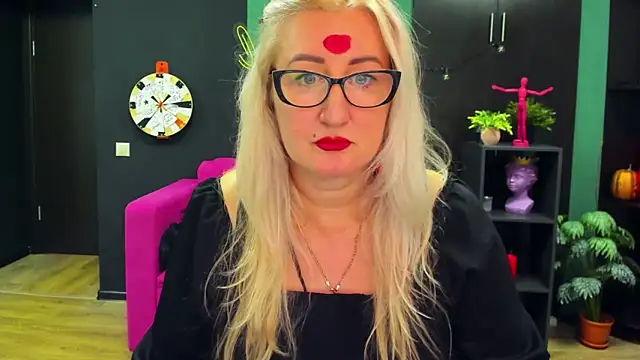 ChristyBrooks online show from 03/04/25, 07:22