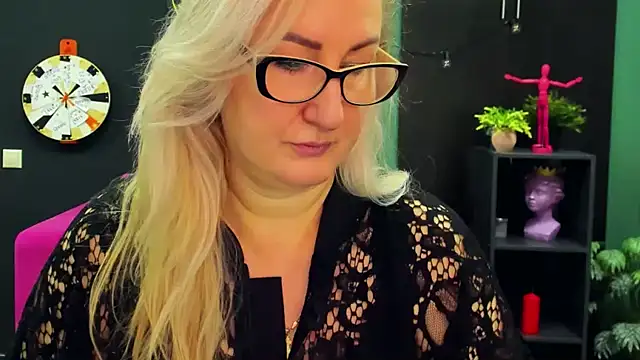 ChristyBrooks online show from 03/05/25, 01:17