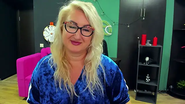 ChristyBrooks online show from 10/01/25, 01:17