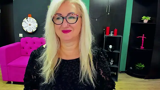 ChristyBrooks online show from 10/11/25, 12:15