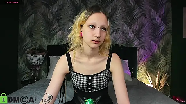 Lexy-Woorhez online show from 12/15/25, 11:25