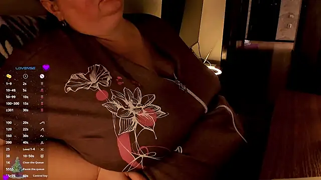 Snapshot of SexxyDreams1 chatting on 01/06/25, 06:58 SexxyDreams1 online show from 01/06/25, 06:58