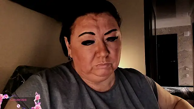 Snapshot of SexxyDreams1 chatting on 09/19/25, 05:09 SexxyDreams1 online show from 09/19/25, 05:09