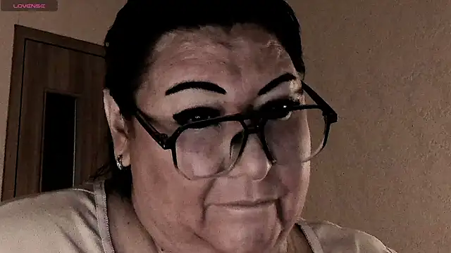 SexxyDreams1 online show from 04/14/26, 01:00