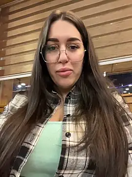 VikiDemi online show from 12/22/25, 03:42