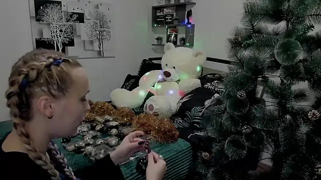 LinaTruly online show from 12/14/24, 07:14