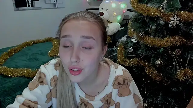 LinaTruly online show from 12/26/24, 12:14