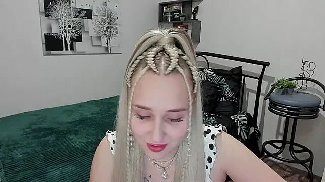 LinaTruly online show from 02/19/25, 08:31